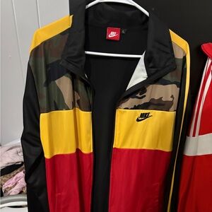 Nike Men's Camouflage Red and Yellow Windbreaker